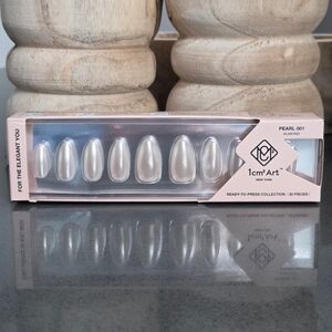 Pearl Almond Press-On Nails